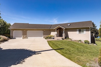 613 Maplewood Loop, Oak Harbor, WA 98277