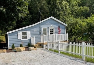 285 Stickles Pond Rd, Newton, NJ 07860