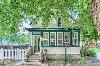 19 Delos St W, Saint Paul, MN 55107