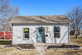 310 E Chippewa St, Paola, KS 66071