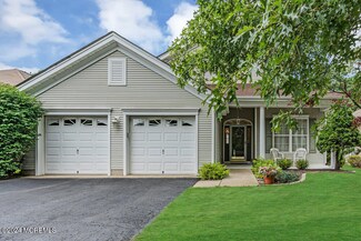 47 Spring Valley Dr, Lakewood, NJ 08701
