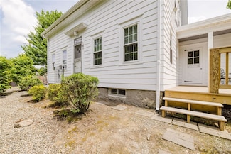 1586 Chalkstone Ave, Providence, RI 02909