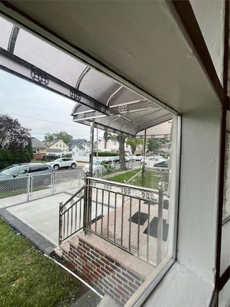15 Meriam St Unit 2nd, Hempstead, NY 11550