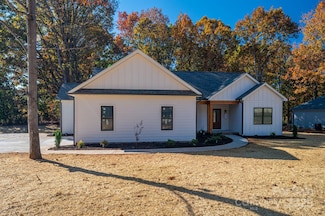 1916 Friendly Ln, Newton, NC 28658