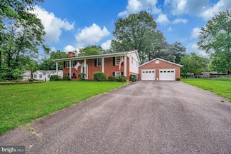 700 Perry Dr, Fredericksburg, VA 22405