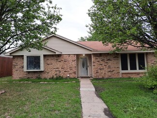 1305 Devonshire Ln, Mesquite, TX 75150