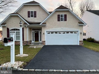 4368 Sweetbriar Dr, Collegeville, PA 19426