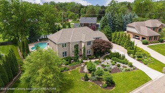 16946 Thorngate Rd, East Lansing, MI 48823