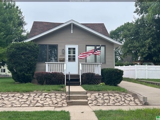 2221 Fairbanks St, Sioux City, IA 51109
