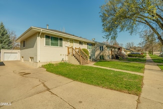 1504 N 14th St, Bismarck, ND 58501