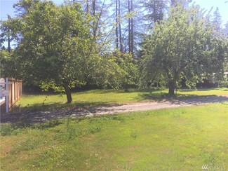 1237 S 216th St, Des Moines, WA 98198
