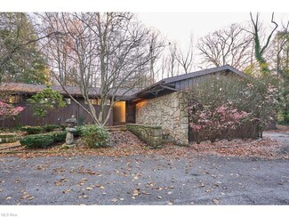 100 Halifax Rd, Akron, OH 44313