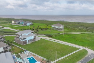 810 4th St, Bolivar Peninsula, TX 77650