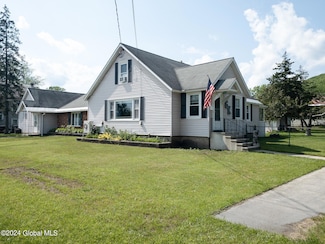16 Pauline St, Whitehall, NY 12887