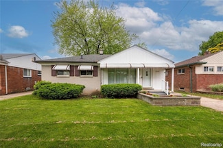 26211 Linwood St, Roseville, MI 48066