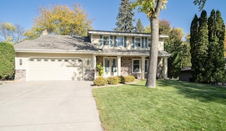 9720 Friar Dr, Eden Prairie, MN 55347