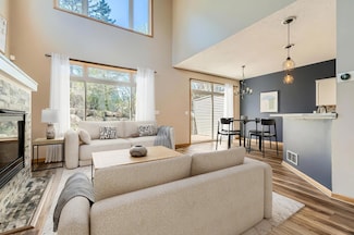 604 Crane Creek Ln, Saint Paul, MN 55121