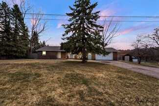 820 Buth Dr NE, Comstock Park, MI 49321
