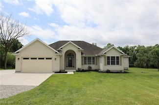 35 Palomino Dr, Weirton, WV 26062