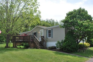 7 Chestnut Ln, Williamson, NY 14589