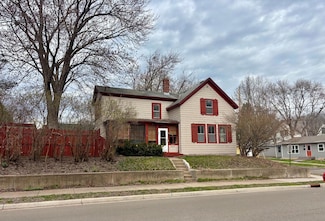 718 4th St N, Stillwater, MN 55082