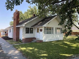 422 6th St, Filer, ID 83328