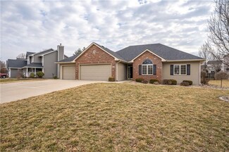 304 N 14th St, Indianola, IA 50125