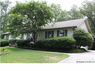 176 Hollys Ln, Riverside, AL 35135