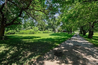 1625 Charbonier Rd, Florissant, MO 63031