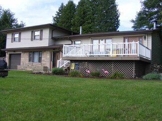 620 Lane 101 Hamilton Lake, Hamilton, IN 46742