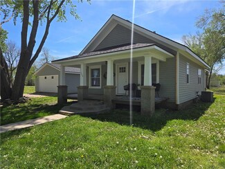 125 W Kimball St, Parker, KS 66072