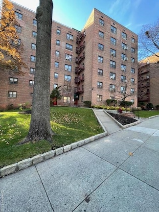 87-30 204th St Unit A54, Hollis, NY 11423