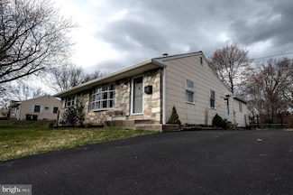 2597 Carrell Ln, Willow Grove, PA 19090