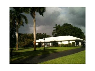 200 Holly Ln, Plantation, FL 33317
