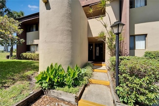 880 S Village Dr N Unit 201, Saint Petersburg, FL 33716