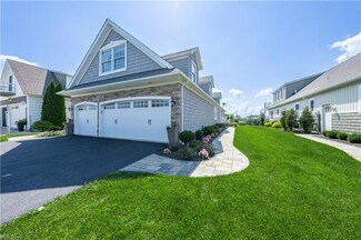 5290 E Ellithorpe Dr, Port Clinton, OH 43452