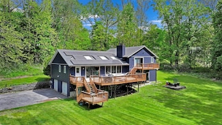 6 Edgewater Rd, Poughkeepsie, NY 12603