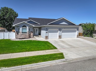 2309 12th Ave W, Williston, ND 58801