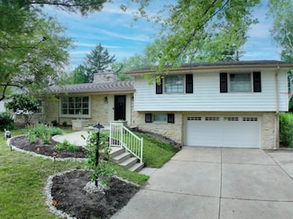 2526 W Dunwood Rd, Milwaukee, WI 53209
