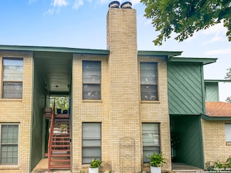 516 N King St Unit 104, Seguin, TX 78155