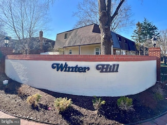 400 James Ct Unit 40, Falls Church, VA 22046