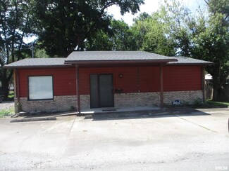 104 W Ruth St, Benton, IL 62812