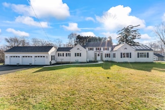 37 Driftway Rd, Danbury, CT 06811