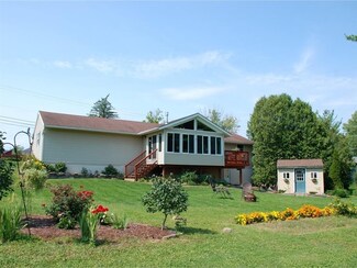 5829 Shelburne Rd, Shelburne, VT 05482