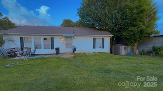 1060 N Canton Rd, Canton, NC 28716