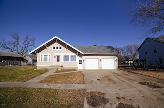 112 Church St, Royal, IA 51357