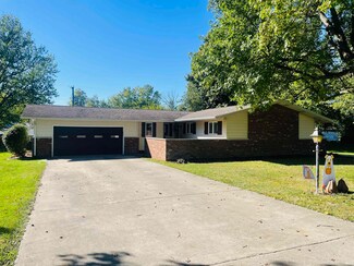106 Crestview Dr, Loogootee, IN 47553
