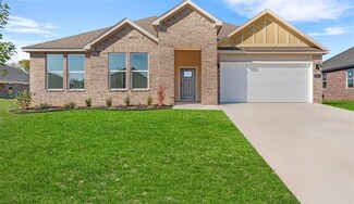 365 N Gaggle Ave, Farmington, AR 72730
