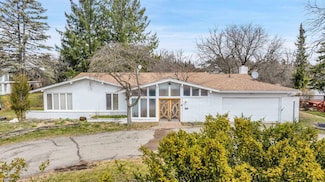 3352 Bloomfield Shore Dr, West Bloomfield, MI 48323