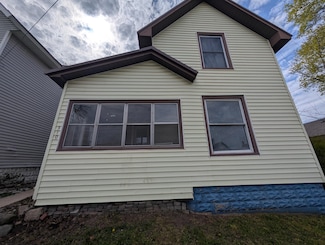 310 Sycamore St, Manistee, MI 49660